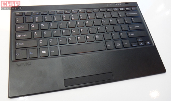sony_vaio_tap_11_hands_on_keyboard